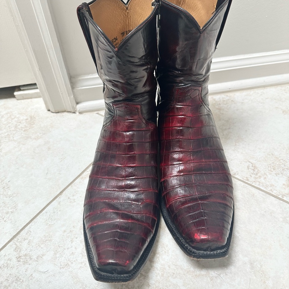 Lucchese Black Cherry zip up boots. 10.5 EE